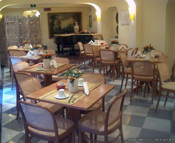Hotel Novecento Roma Restaurant bilde